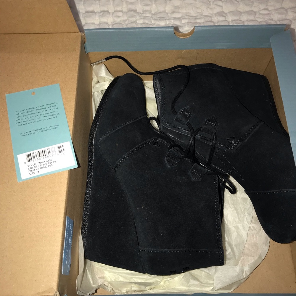 New In Box Toms Kala Black Suede booties size 8